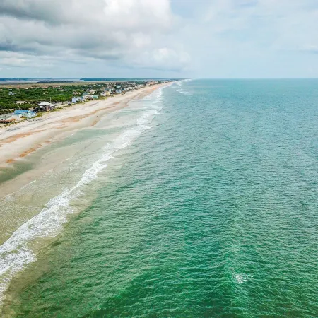 Beachfront Getaway With Ocean Views, Washer/dryer & AC - Snowbirds Welcome