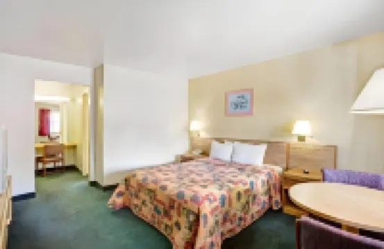 Elevation Lodge Hotels near El Dorado Beach