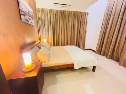 Barnes Loft Mount Hotels near Mt. Lavinia Bus Stop