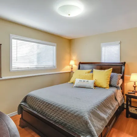2 Mi to Dtwn: Cozy Getaway in Fairbanks!