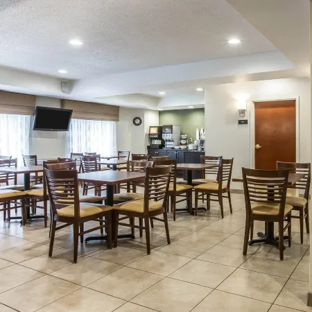 Sleep Inn & Suites Queensbury - Lake George