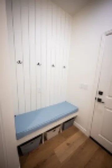 NEW BUILD Spacious 4-bedroom house with great location- sleeps 10