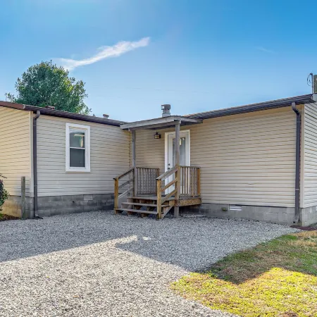 Secluded Family Home in Springfield, Pets Welcome!