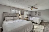 Contemporary House in Lakeside Community! Poconos - Beach