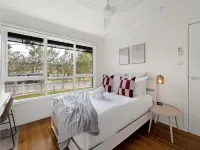 Relaxed Bayside Stay with Outdoor Space Hotels in Mordialloc