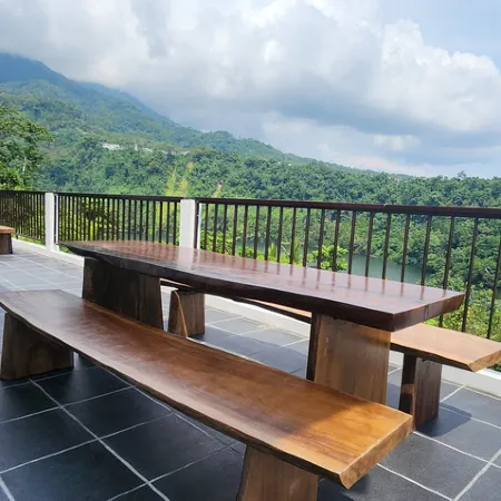 Gajah 12 Lake View Resort