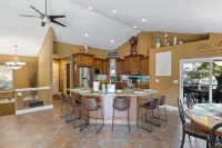 Eagle Ridge Retreat - Dock, Hot Tub & Game Room - Homestays