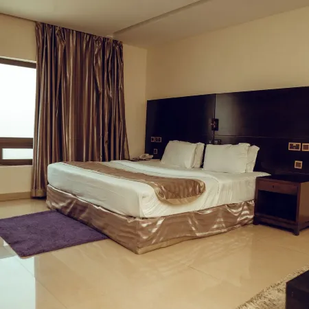 Noble House Hotel