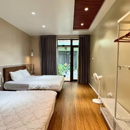 Phoenix Minh Chau Hotel Отели рядом с достопримечательностью «Bai Tu Long Bay»
