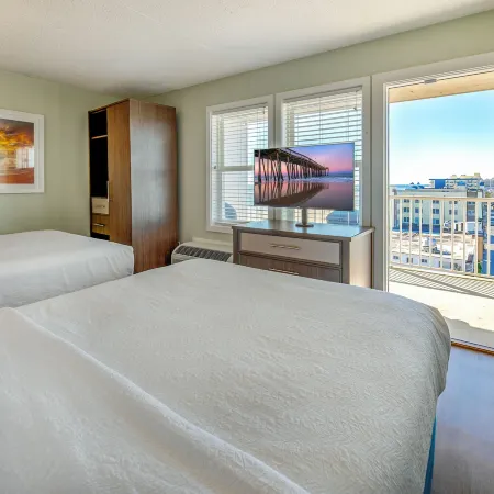 Commander Hotel & Suites
