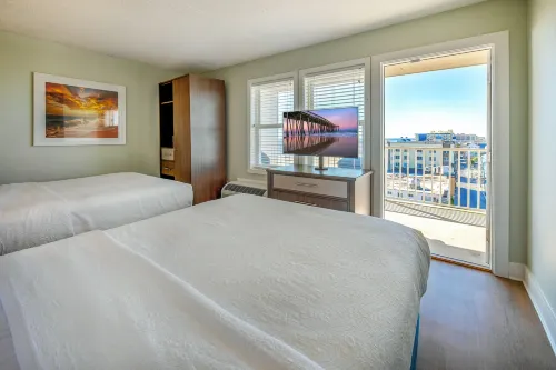 Commander Hotel & Suites