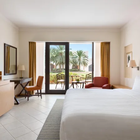 Hilton Muscat Al Bandar Отели рядом с достопримечательностью «Форт Мутрах»