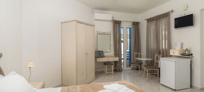 Livanios Studios Hotels in Milos