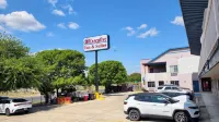 Executive Inn & Suites San Marcos, TX - parking