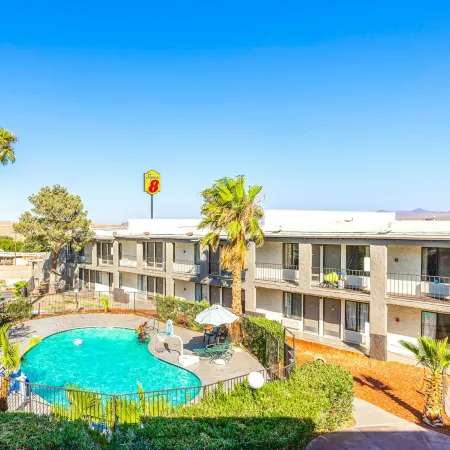 Super 8 by Wyndham Barstow