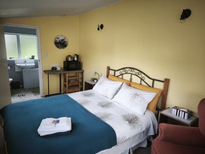 Woodside Suite peaceful semi-rural life