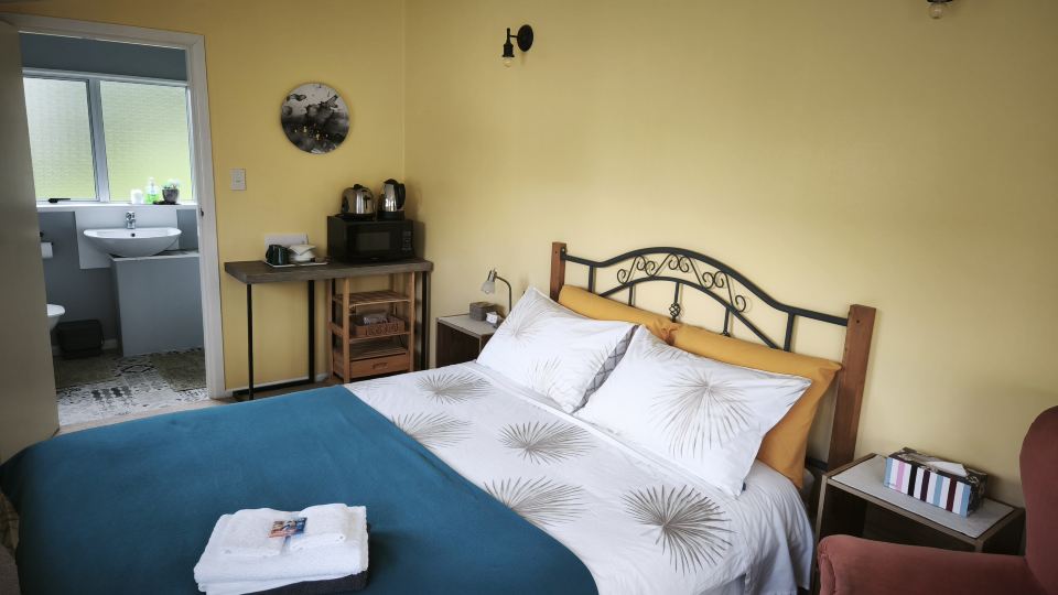 Woodside Suite peaceful semi-rural life