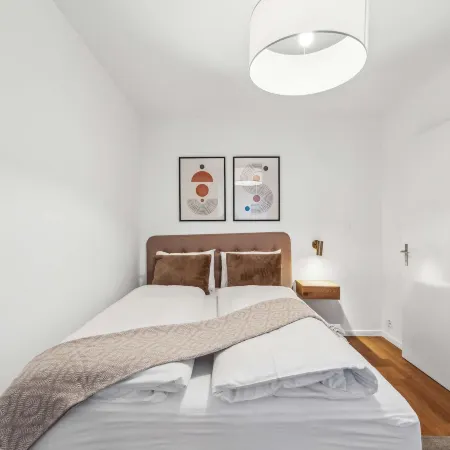 Modern 2 Bdr-flat top Location