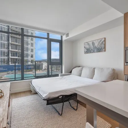 AQUA Corner Unit w Balcony and Amazing View #614