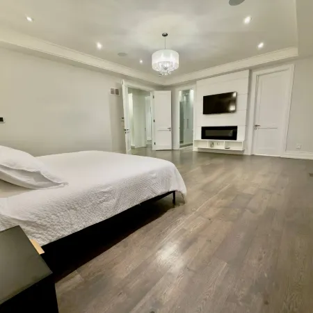 Luxurious 5-Bedroom House in Toronto - Modern Elegance Awaits