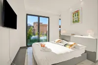 Residenza la Fontana with View Terrace - Happy Rentals - de charme