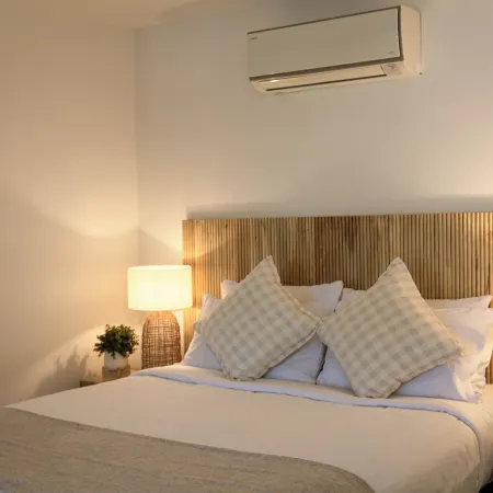 At the Sound Noosa Motel Отели рядом с достопримечательностью «Торгово-развлекательный центр Noosa Junction»