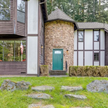 Hot Tub & Deck! Camano Island Family House