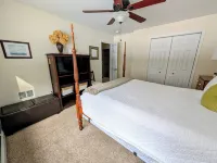 Beth's Place - On the River - W/ Hot Tub, Pickleball Court & Putting Green