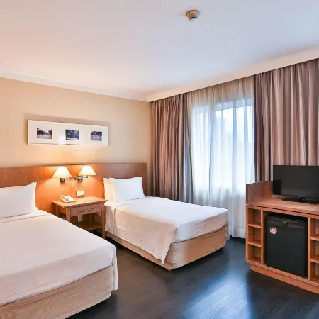 Park Inn by Radisson Berrini Отели рядом с достопримечательностью «Бизнес-центр Tower Bridge Corporate»