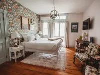 Hideaway Inn Lenox Hotels in Lenox