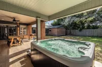 Texas Retreat on Ocean Drive Sleeps 19 with Hot Tub & Game Room - Spa