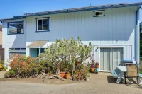 Walk to Moonstone Beach! PCH Getaway - 2-Star