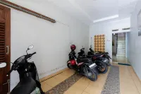 RedDoorz near Grand Kota Bintang - Guest houses