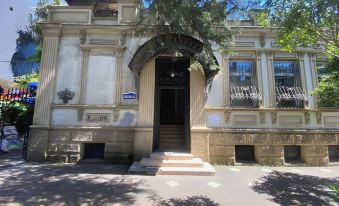 Karvi Hostel & Suites