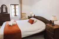 Charming 3-bedroom Cottage in Heart of Vasa Koilaniou - Villas