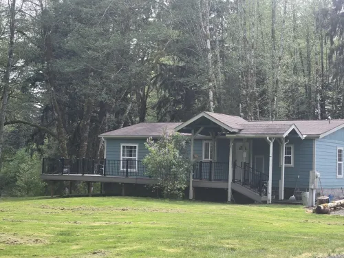 A Cozy 2-bedroom cabin with awesome private Sol Duc River's waterfront