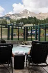 Summit Hotel at Big Sky Resort - Swimmingpools