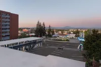 Travelodge by Wyndham Everett City Center - parking