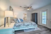 Bright Home w/ Dock on Lake Conroe! - spa