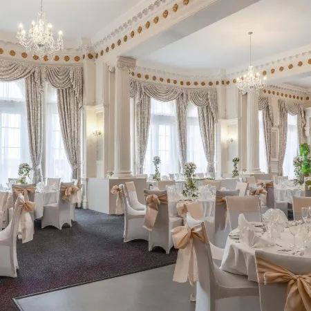 The Grand Burstin Hotel