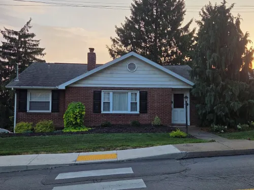 Charming retro house on University Ave, walking distance from WVU Stadium. - 3-Sterne