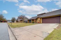 Tulsa Area Home w/ Fenced Yard: Pets Welcome! - Homestays