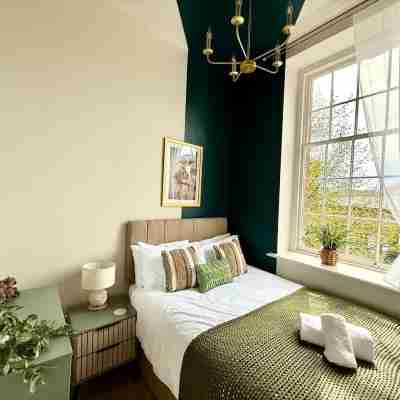 New refurb/2BD/1Bath/Free Parking/Pet Friendly Rooms