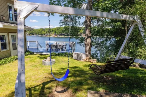 Lakefront Cottage- big enough for your family,  plus more! - 3-Star