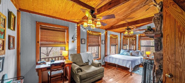 1800's Original Cozy Romantic Cabin For 2 Or The Family Hotels in DeKalb County
