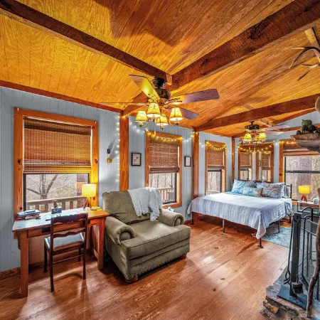 1800's Original Cozy Romantic Cabin For 2 Or The Family