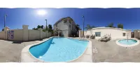 Holiday Inn Express & Suites CORONA by IHG - Pools