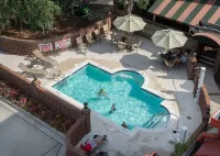Willow Lodge - Pool