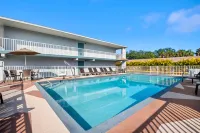 Quality Inn Near Blue Spring - parking
