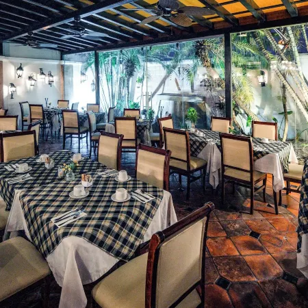 InHouse Select Hacienda Tres Rios